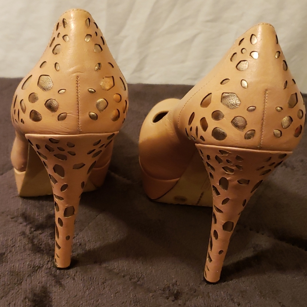 Fabulous Vince Camuto Tan PUMPS